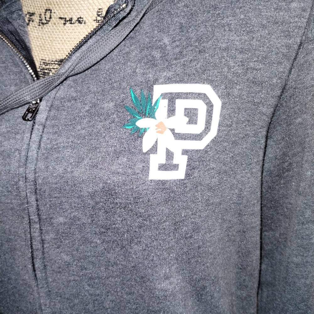 Full zip - Picture 3 of 9